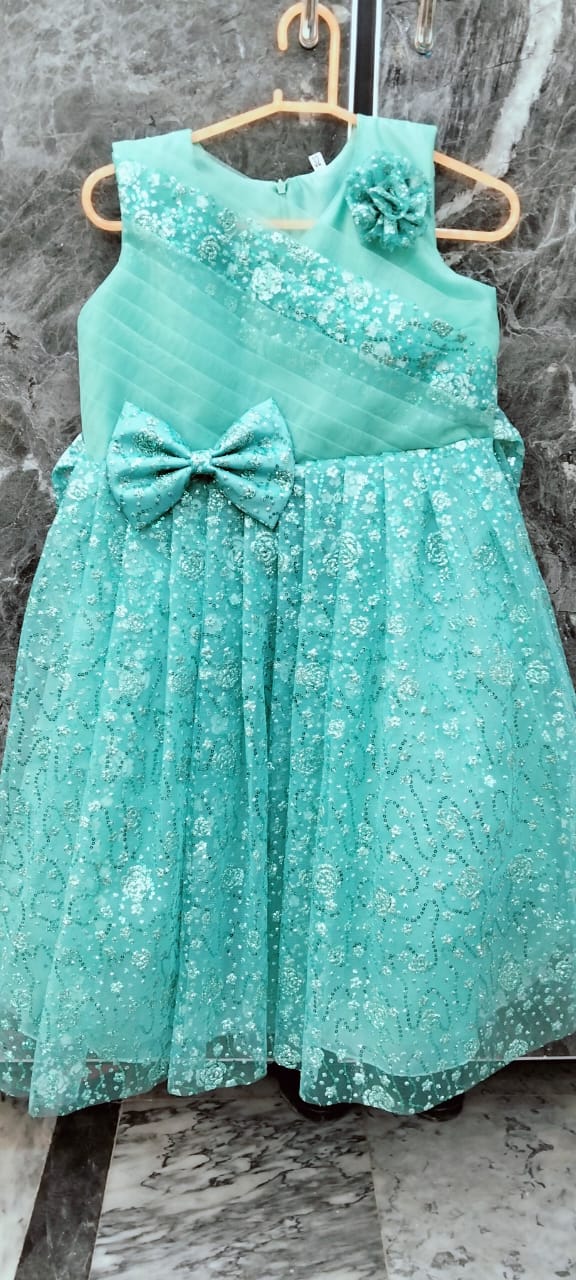 Charm Bow Sleeveless Frock